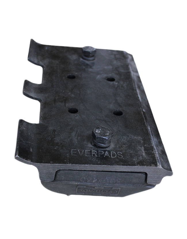 VOLVO ABG7820   Rubber track pads with bolt on