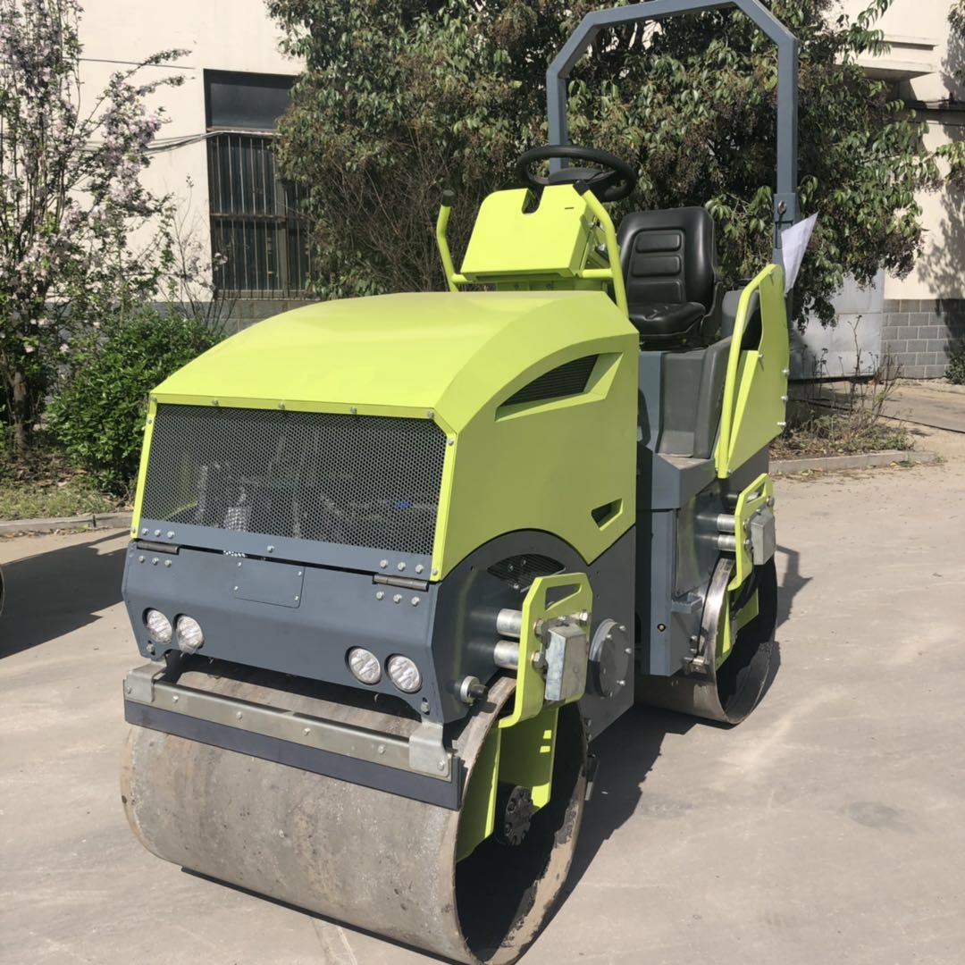 BM2000 Double steel wheel seat roller