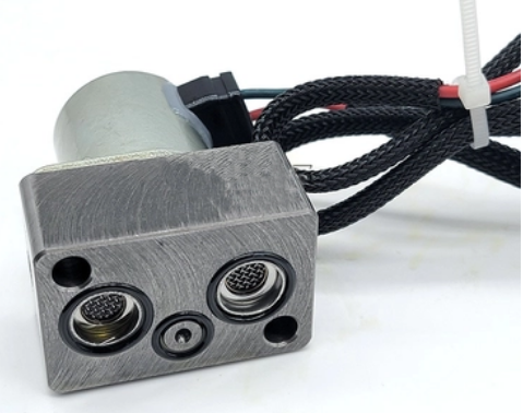 Earth-Moving Machinery PC200-8 Excavator 702-21-55901 702-21-57400 Main Pump Pilot Valve