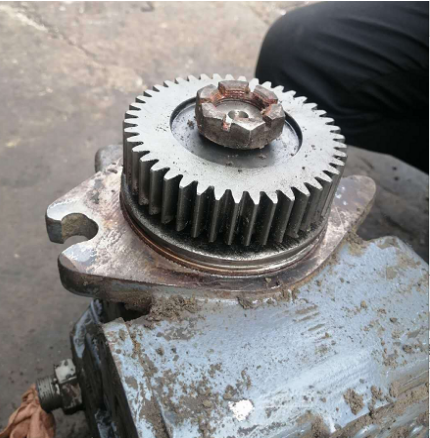  milling machine traveling hydraulic pump part number 2056114