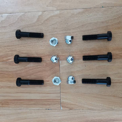 Vö pavers   Outer hexagonal bolt part number 9516390931