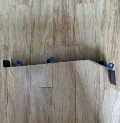 Vö pavers    Right scraper chain rear guard part number 2514769
