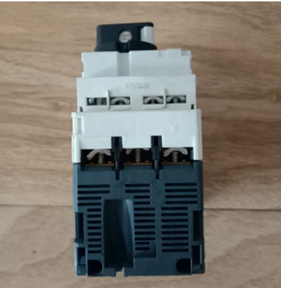 Vö pavers  Circuit breaker part number 2032282