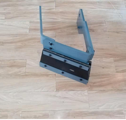 Vö Paver   Left track front push plate part number 2038739