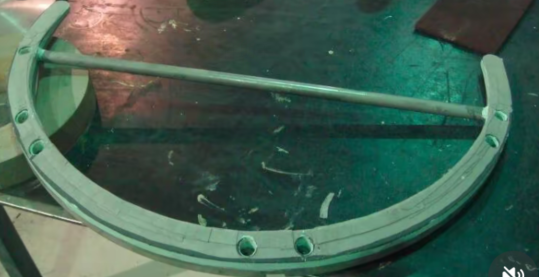 Double wheel milling C-shaped ring