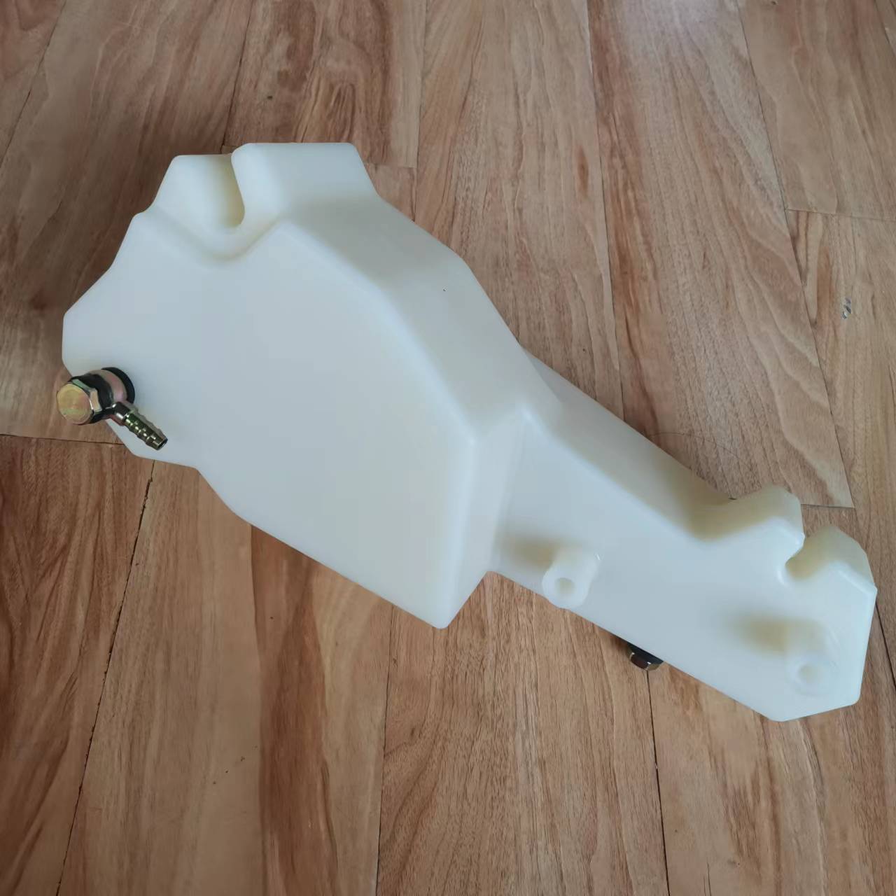 BOMAG BW203AD-4 engine new auxiliary water tank part number 05903301