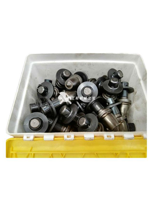 Wirtgen milling machine with various large tool heads